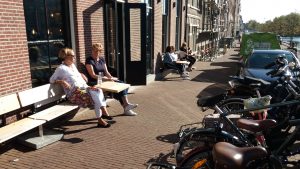 gevelbanken van Amterbankje bij cafe De Volkslust in Haarlem